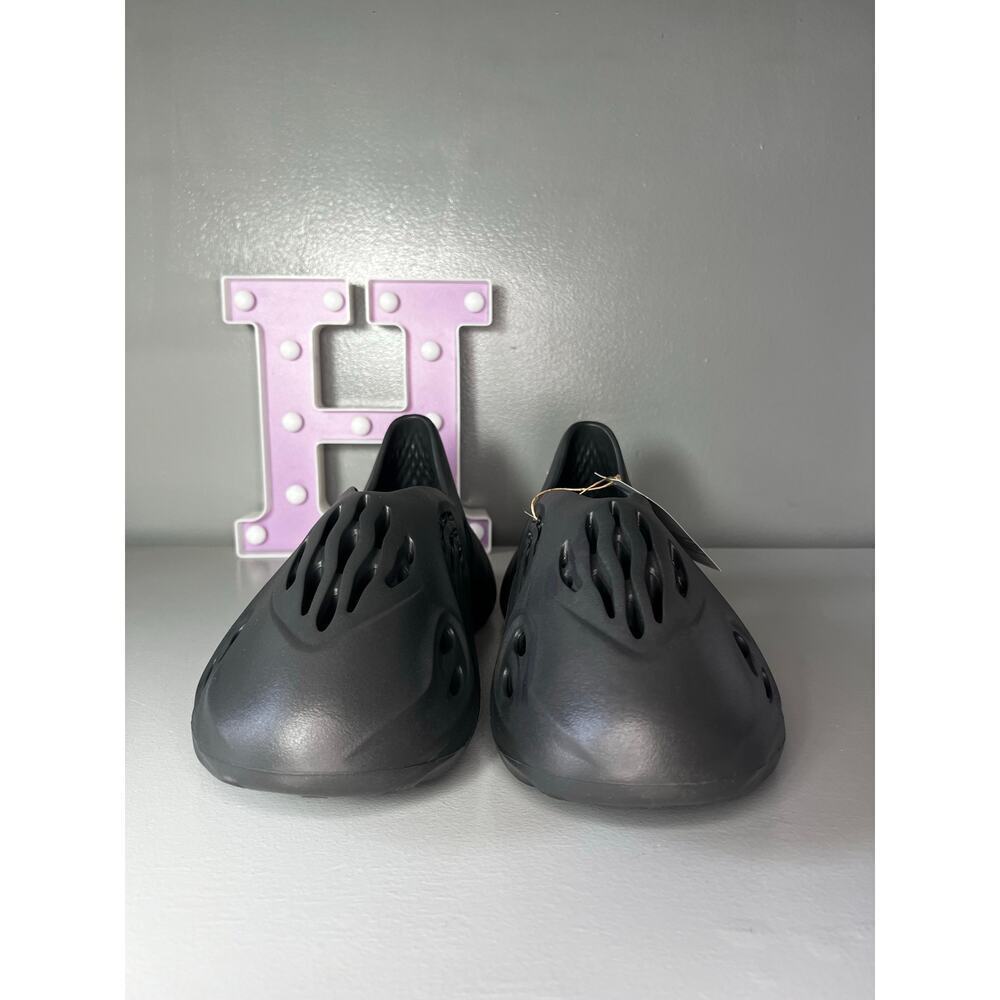 Yeezy Foam Rnr Onyx Sz 10